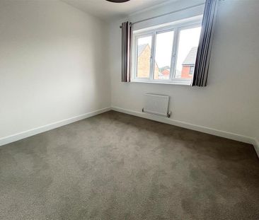 4 bedroom detached house to rent - Photo 3