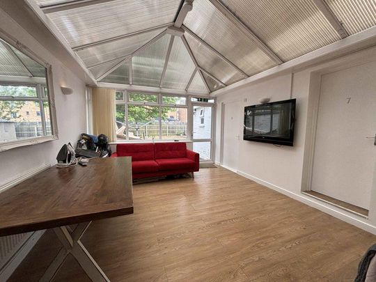 1 bedroom in a house share to rent - Photo 1