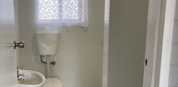 1 bedroom Unit in sought after location - Photo 2