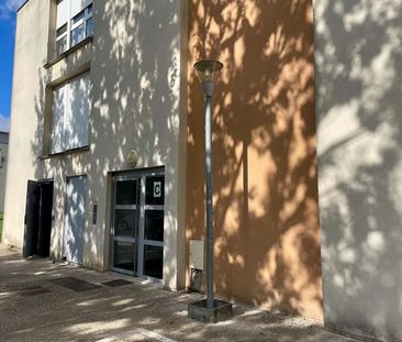 Location Appartement 2 pièces 47m² HENIN BEAUMONT 62110 - Photo 5