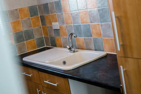 2 bedroom terraced house to rent - Photo 2