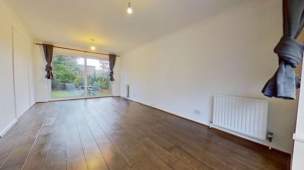 4 bedroom detached house to rent - Photo 1