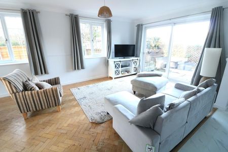 4 bedroom detached house to rent - Photo 2