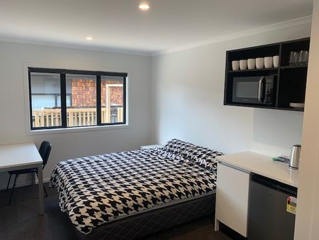 These studio rooms are conveniently located within walking distance to local shops and the University. - Photo 4