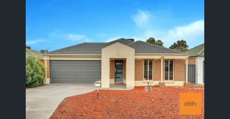 Beautifully presented home in most sought-after neighbourhood! - Photo 2