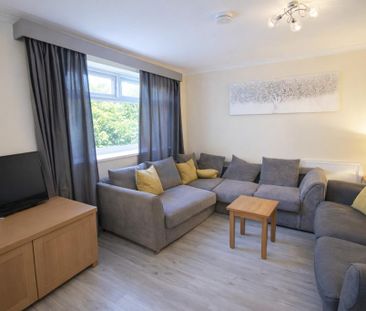 1 bedroom in a house share to rent - Photo 2