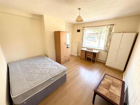 5 bedroom semi-detached house to rent - Photo 5