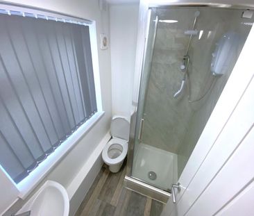 1 bedroom Flat To Let - Photo 2