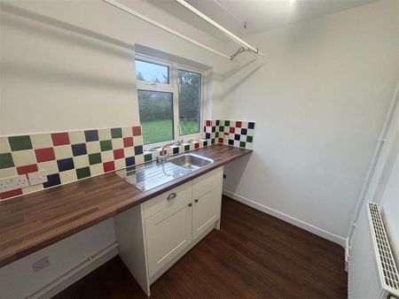 5 bedroom detached house to rent - Photo 3