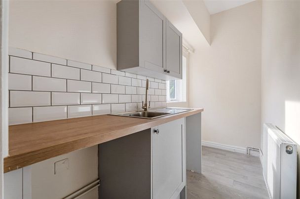 A five bedroom detached property situated within the Village of Berskwell. - Photo 1