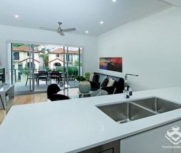 Top Floor, 2 Bed Plus Study, 2.5 Bath, Car Space & Lock Up Storage - Photo 1