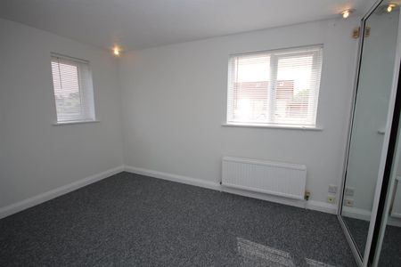 1 bedroom Terraced House to let - Photo 5