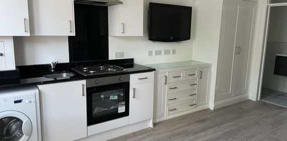 Studio Flat, Farnan Road, SW16 - Photo 2