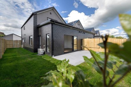 This new duplex is perfect for both professionals and families. - Photo 3