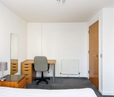 2 bedroom flat to rent - Photo 4