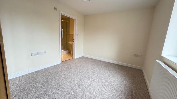 2 bedroom ground floor flat to rent - Photo 1