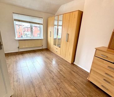 3 Bed Semi-Detached House, Manchester, BL4 - Photo 4