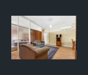 Comfortable Family Home in Convenient Modbury Location - Photo 5