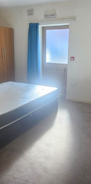 1 Bed - 121 Woodhouse Street, Woodhouse, Leeds - LS6 2PY - Student/Professional - Photo 1