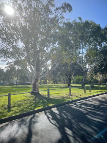 Westmeadows - Photo 2