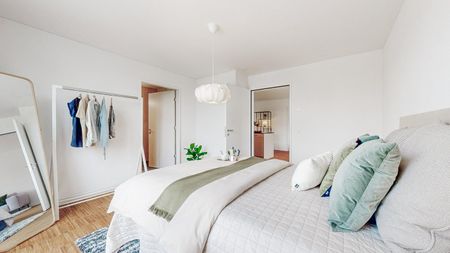 Perfekt für WGs Neubauwohnung direkt beim Bahnhof Steinhof - Photo 3