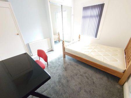 4 bedroom terraced house to rent - Photo 4