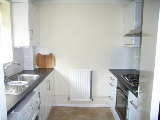 Kingfisher Drive, Guildford, Surrey, GU4 - Photo 1