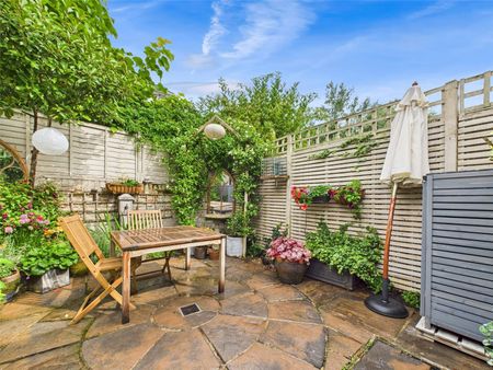 Bell Road, East Molesey, KT8 - Photo 3