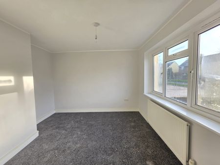 Three bed semi detached - Photo 2