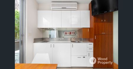 Modern Studio Living in the Heart of St Kilda – Fully Furnished with Courtyard - Photo 5