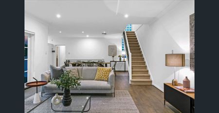 Bluestone Villa C.1890, Over Two Levels, Stylish Interiors, Entertainer's Terrace, Swimming Pool, Spa and Garaging for 2 Cars. - Photo 3