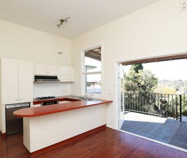 32 Ngarveno Street, Moonee Ponds VIC 3039 - Photo 5