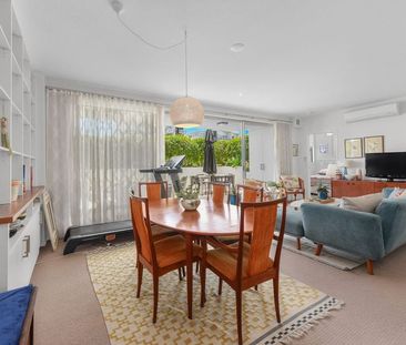 Lush Entertainer Apartment - Ultra Spacious and Stylish! - Photo 6