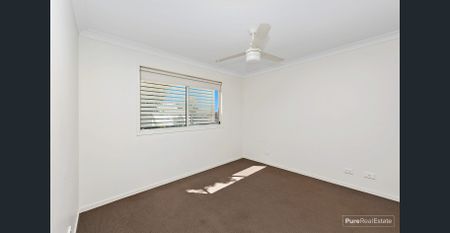 Fresh & Modern Townhouse in Lawnton - Photo 4