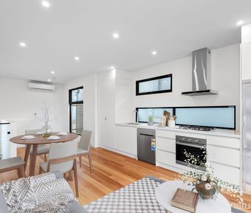 Modern townhouse with open plan living. - Photo 4