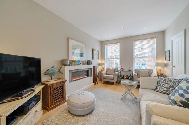 Tamerton Square, Woking, Surrey, GU22 - Photo 1