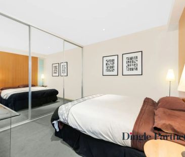 Sophisticated 1-Bedroom Residence in the Heart of Prahran - Photo 2