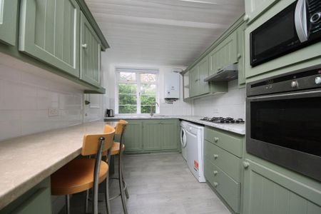 3 bedroom flat to rent - Photo 4