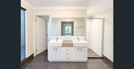 Spacious Split-Level Family Home in Highland Reserve - Rent Increasing to $950 Per Week November 2026 - Photo 3