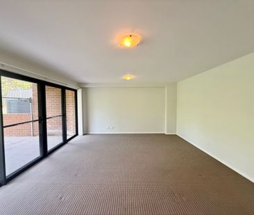 Large Townhouse in the Heart of Shortland&excl; - Photo 4