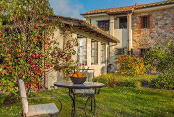 viale apua, Pietrasanta, Tuscany 55045