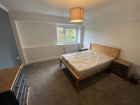 3 bedroom flat to rent - Photo 3