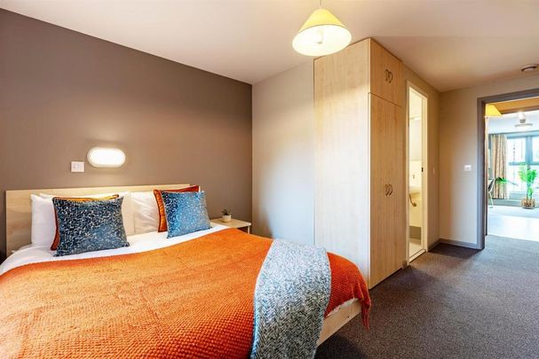 1 bedroom in a flat share to rent - Photo 1