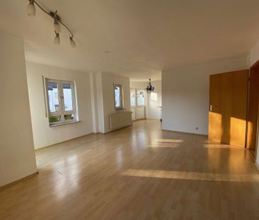 Gemütliche 2-Zimmer-Wohnung mit Einbauküche, Balkon und Stellplatz - Photo 1