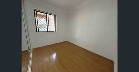 Spacious ground floor 3-bedroom apartment with courtyard - Photo 3