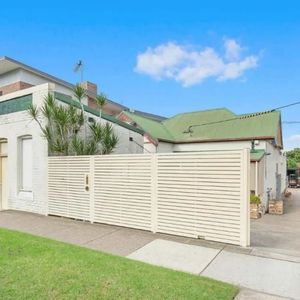 Conveniently located 4 bedroom family home with Granny Flat - Photo 3