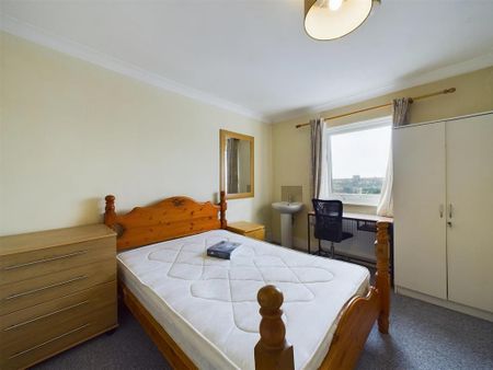 5 bedroom terraced house to rent - Photo 3