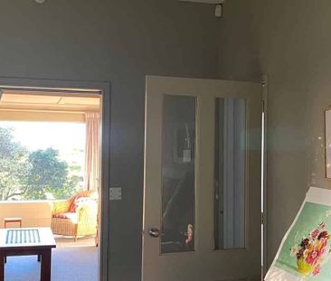 Character with Sea Breeze - Photo 2