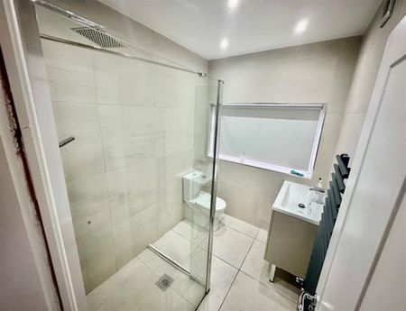 1 Bedroom Apartment To Let - Photo 4