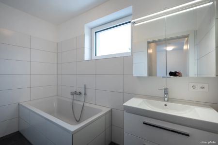 GEMÜTLICH, MODERN, ENERGIEEFFIZIENT: Fünf 2 Zimmer- Mietwohnungen mit Außenflächen warten auf Sie! - Photo 5